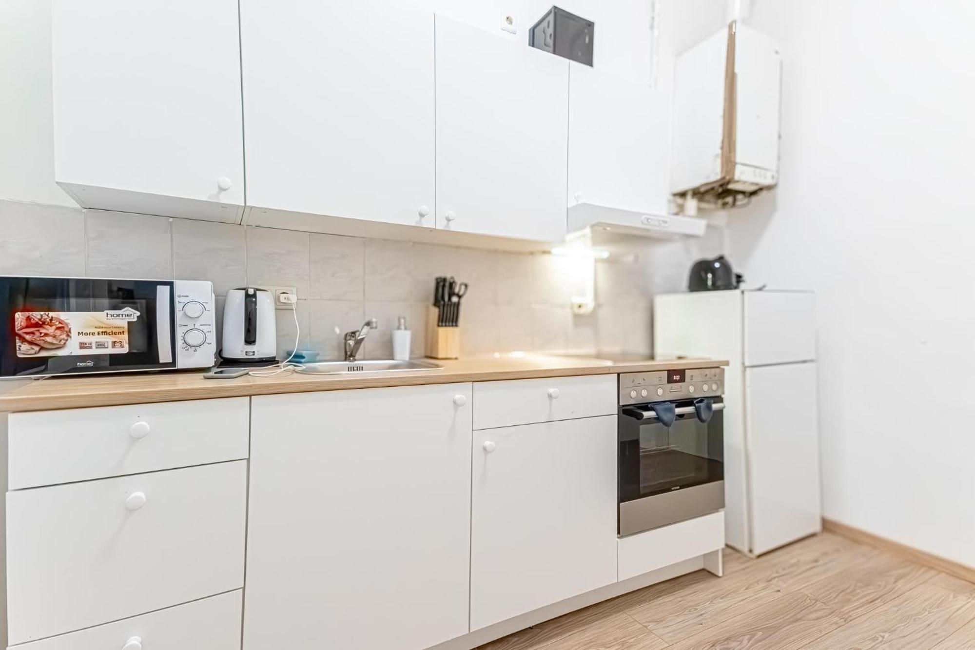 City-Linked 2Br Apartment Near Wiener Stadthalle Exterior foto