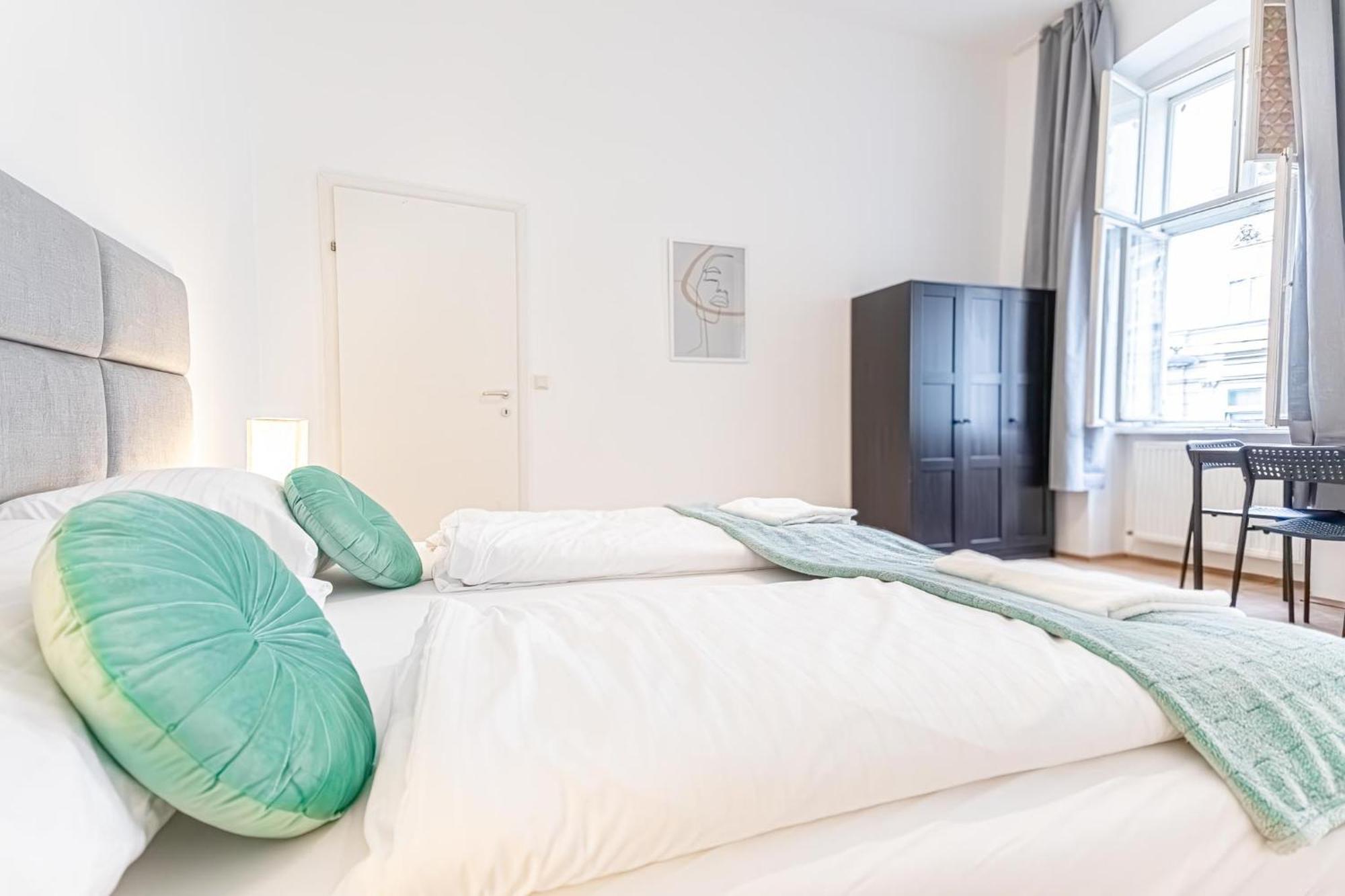 City-Linked 2Br Apartment Near Wiener Stadthalle Exterior foto