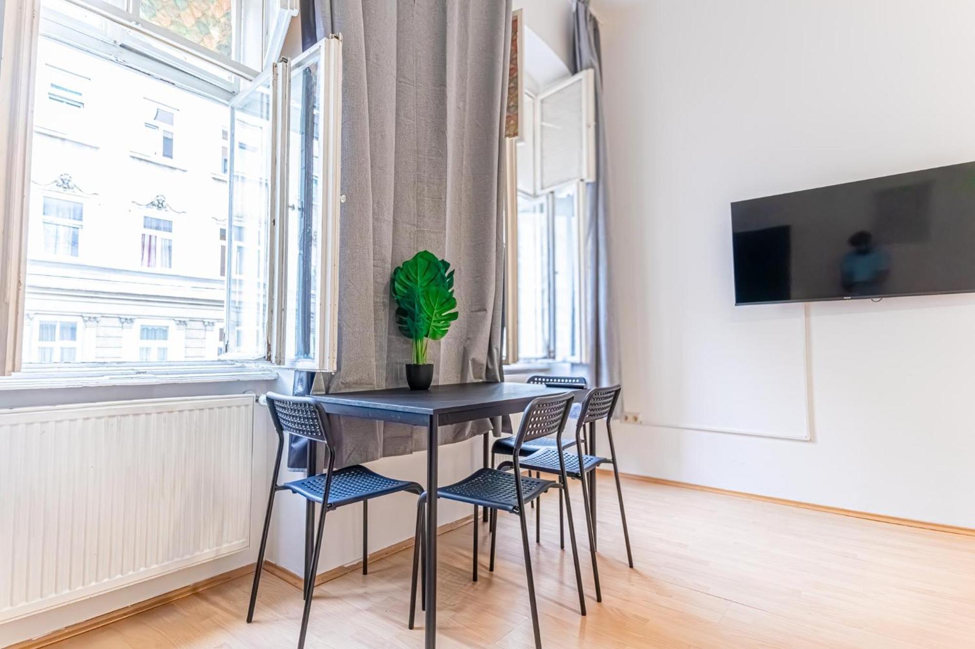 City-Linked 2Br Apartment Near Wiener Stadthalle Exterior foto