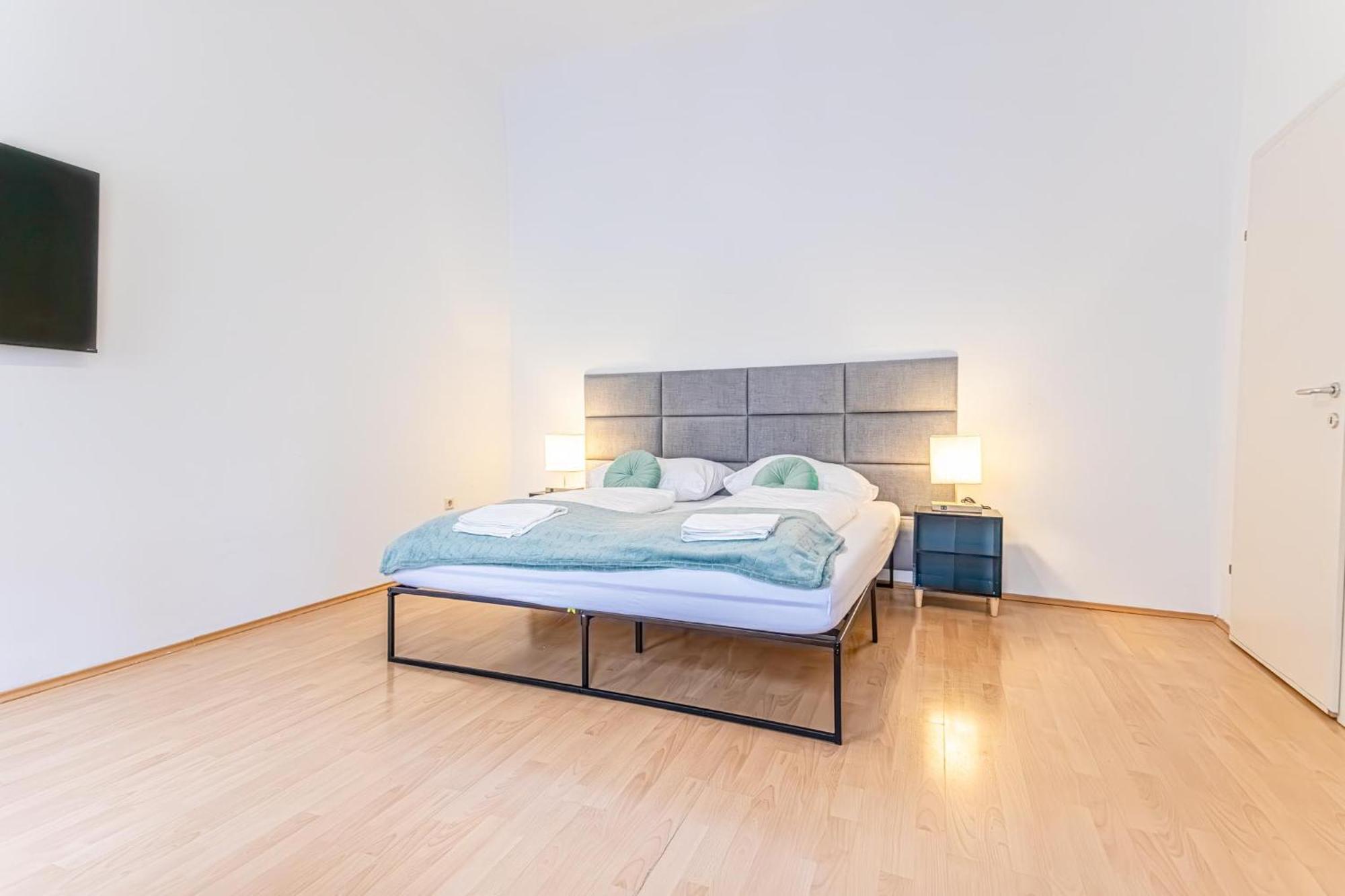 City-Linked 2Br Apartment Near Wiener Stadthalle Exterior foto