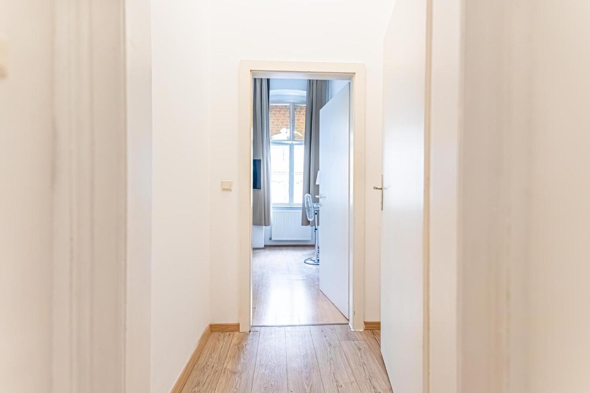 City-Linked 2Br Apartment Near Wiener Stadthalle Exterior foto